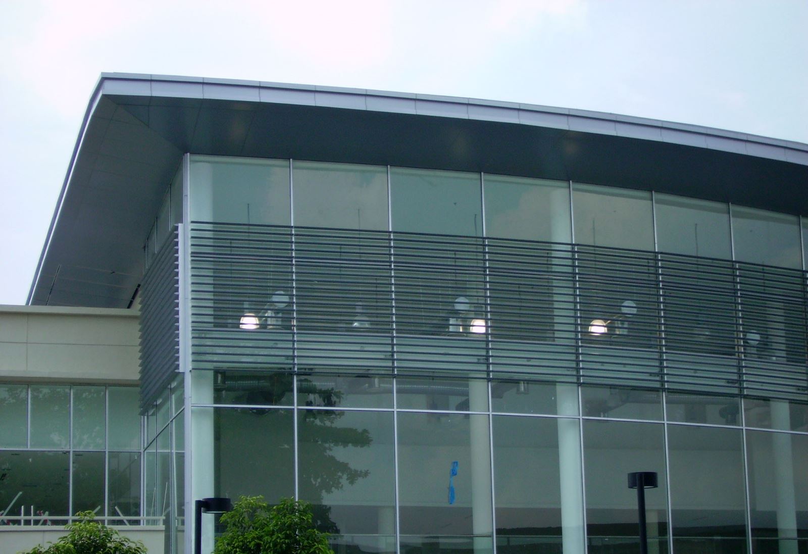 Lam chắn nắng cho tòa nhà văn phòng